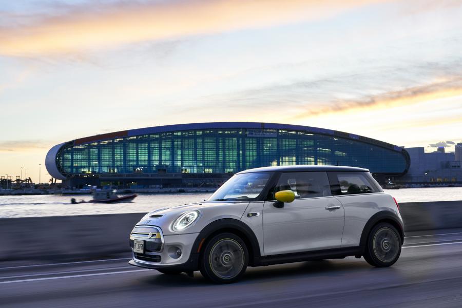  Mini Cooper SE (F56) 2020 года  (NA) (фото 13 из 342)